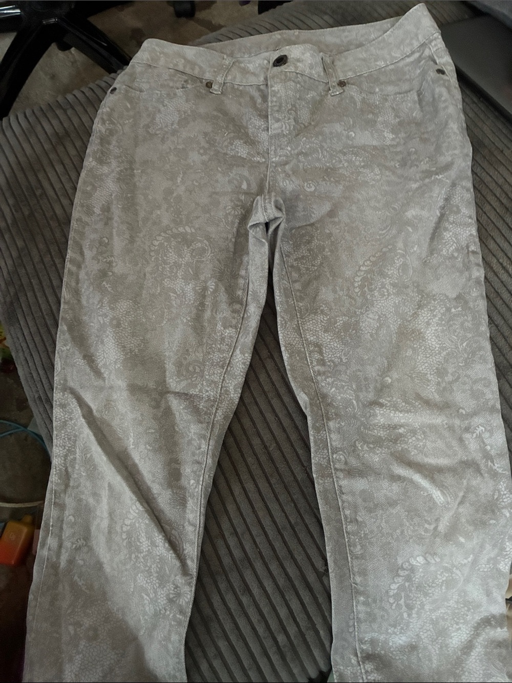 Womans Light Gray Paisley Print Jeans